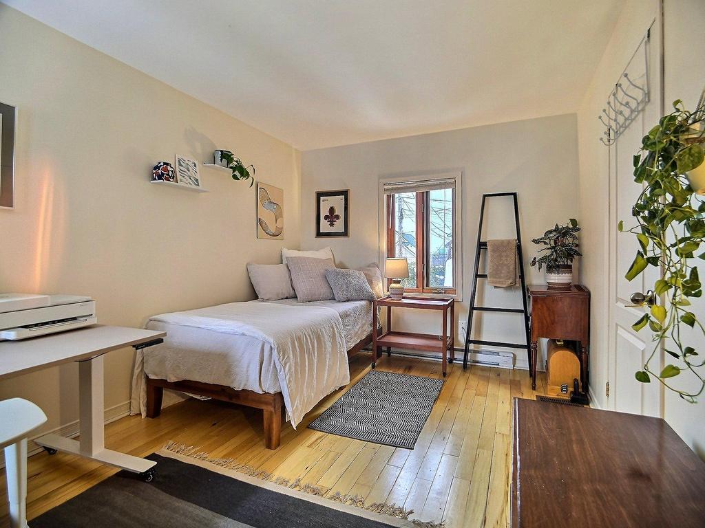 









59Z


Rue Vaudreuil

,
Hull (Gatineau),




QC
J8X2B7

