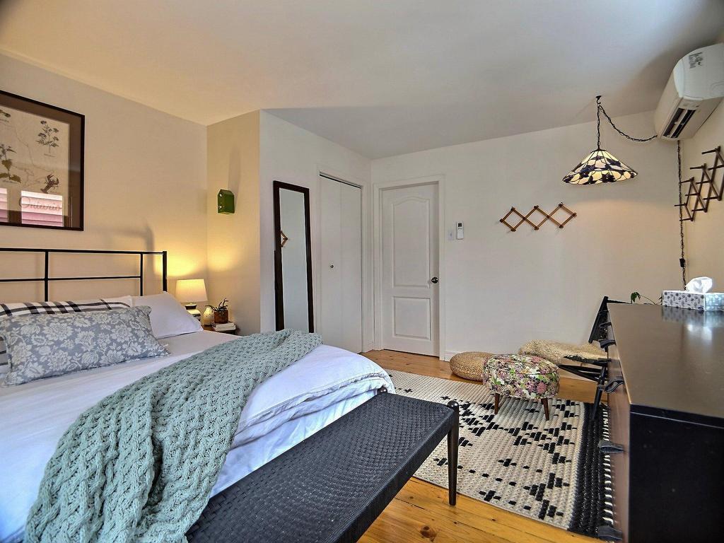 









59Z


Rue Vaudreuil

,
Hull (Gatineau),




QC
J8X2B7

