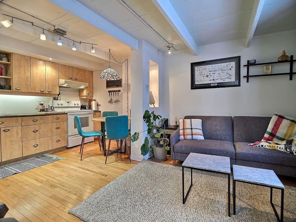 









59Z


Rue Vaudreuil

,
Hull (Gatineau),




QC
J8X2B7

