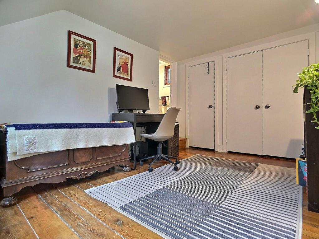 









59Z


Rue Vaudreuil

,
Hull (Gatineau),




QC
J8X2B7

