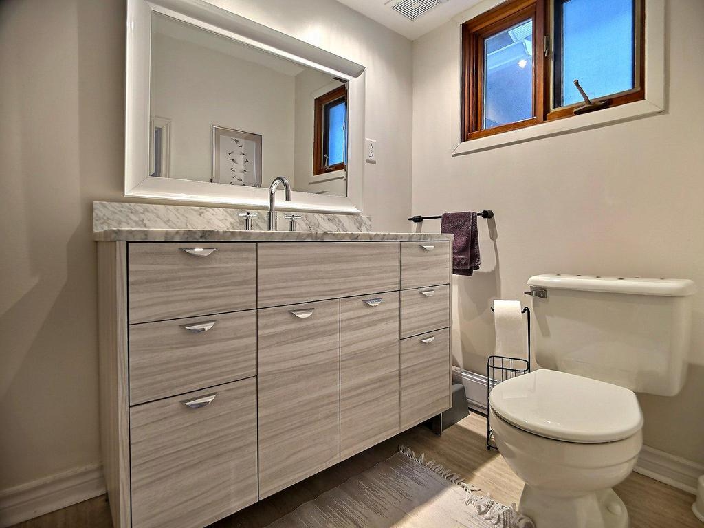 









59Z


Rue Vaudreuil

,
Hull (Gatineau),




QC
J8X2B7

