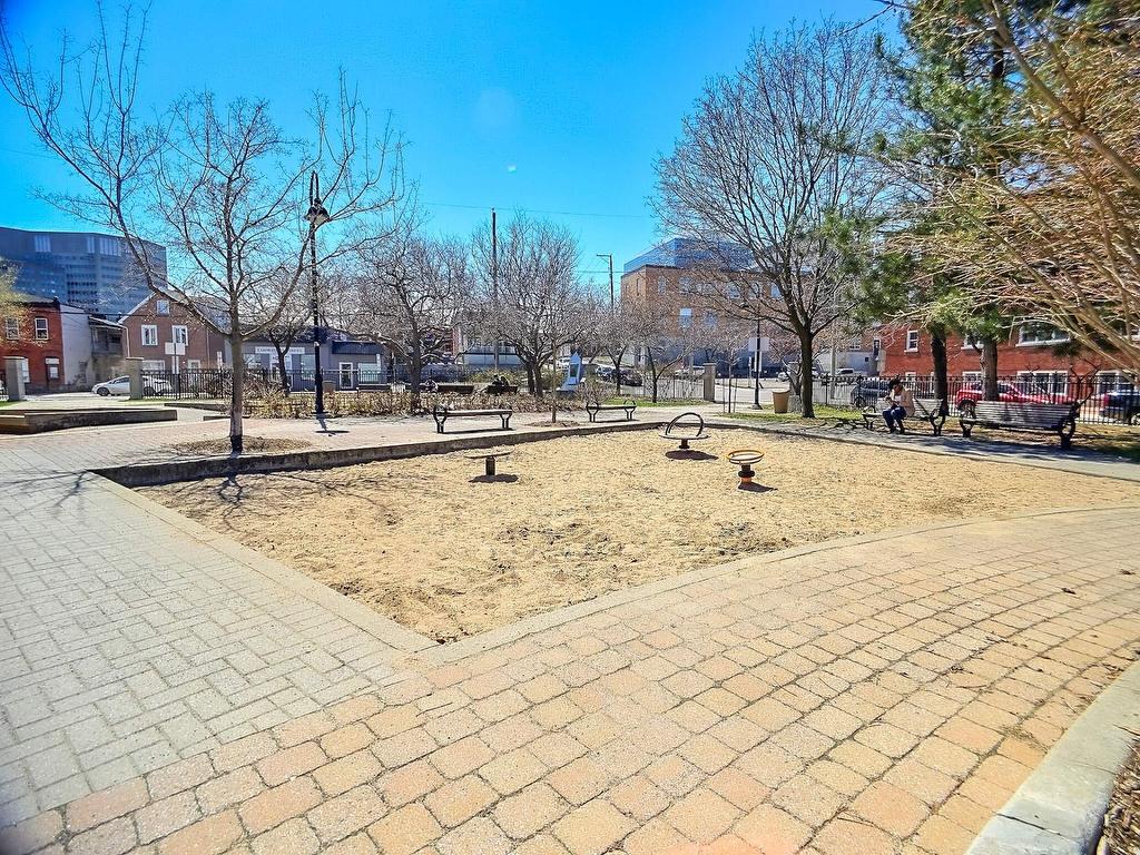 









59Z


Rue Vaudreuil

,
Hull (Gatineau),




QC
J8X2B7

