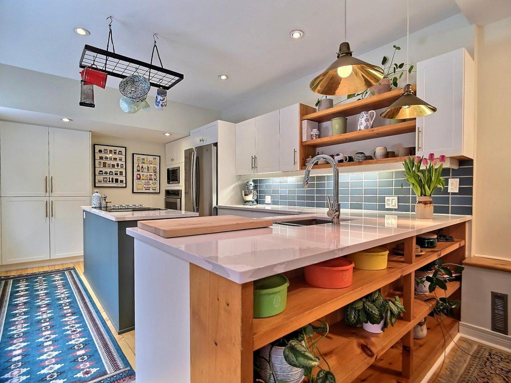 









59Z


Rue Vaudreuil

,
Hull (Gatineau),




QC
J8X2B7

