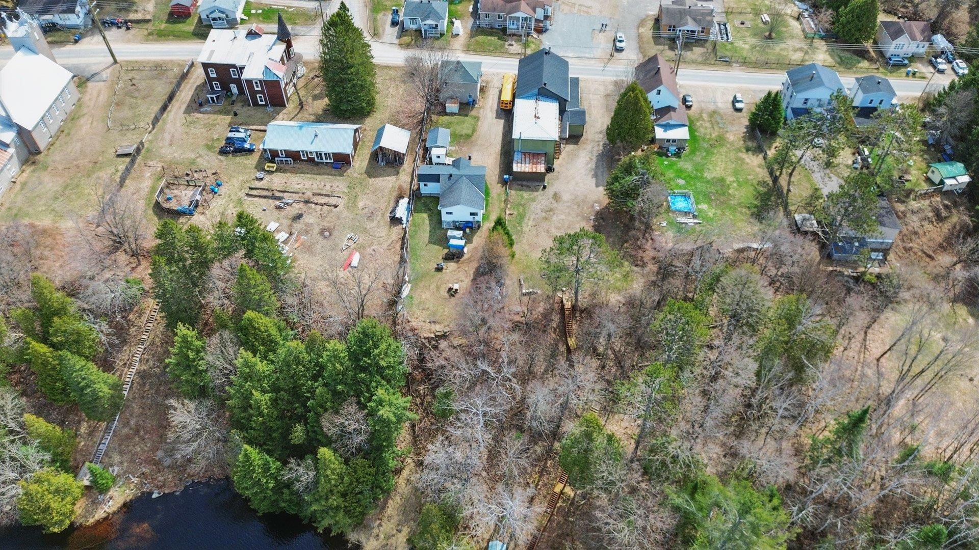 









337


Route des Cantons

,
Saint-Émile-de-Suffolk,




QC
J0V1Y0

