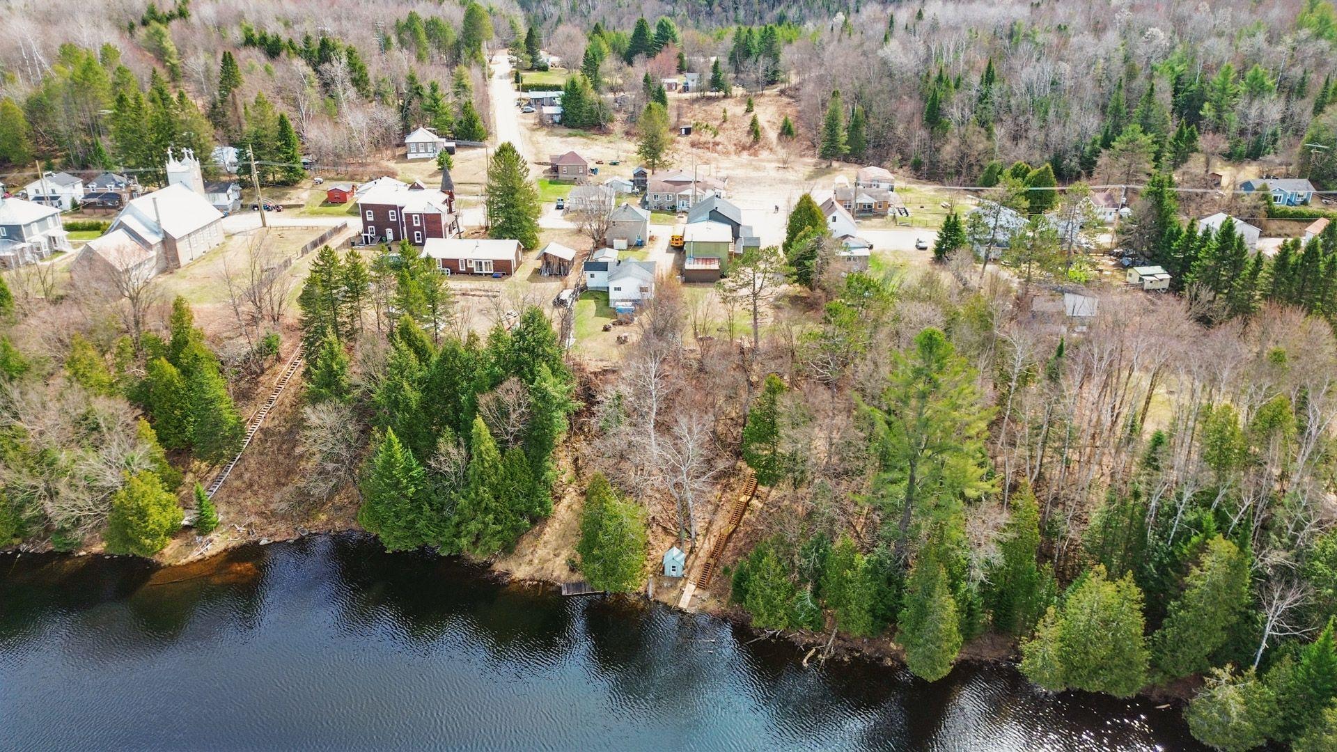 









337


Route des Cantons

,
Saint-Émile-de-Suffolk,




QC
J0V1Y0

