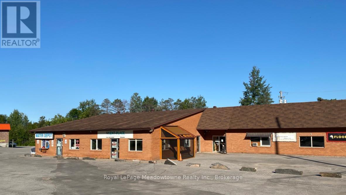 












3 - 5 BOBCAYGEON ROAD

,
Minden Hills (Lutterworth),




Ontario
K0M2K0


