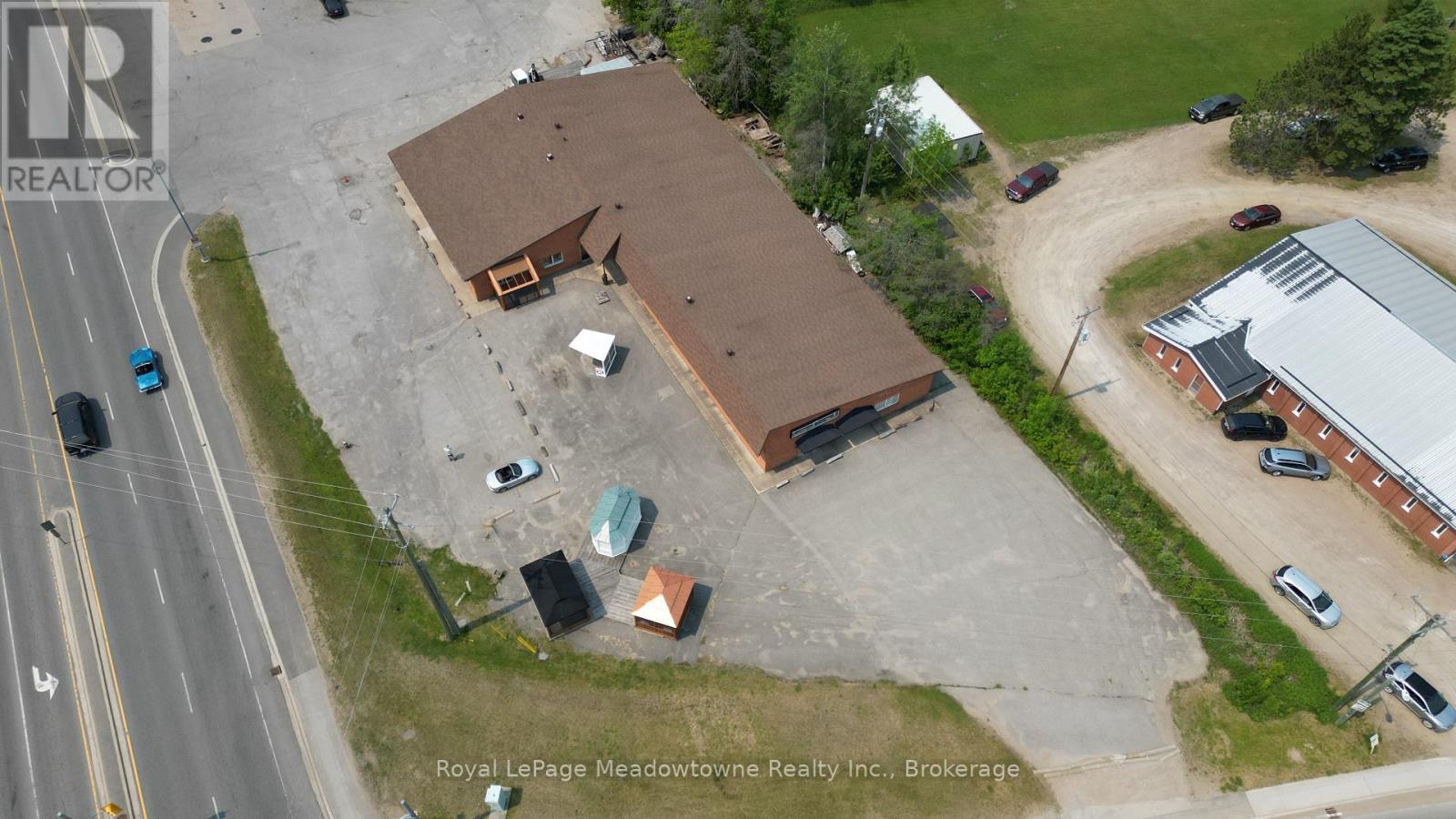 












5 BOBCAYGEON ROAD

,
Minden Hills (Lutterworth),




Ontario
K0M2K0

