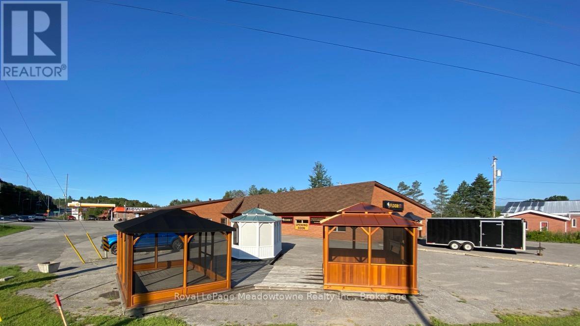 












5 BOBCAYGEON ROAD

,
Minden Hills (Lutterworth),




Ontario
K0M2K0


