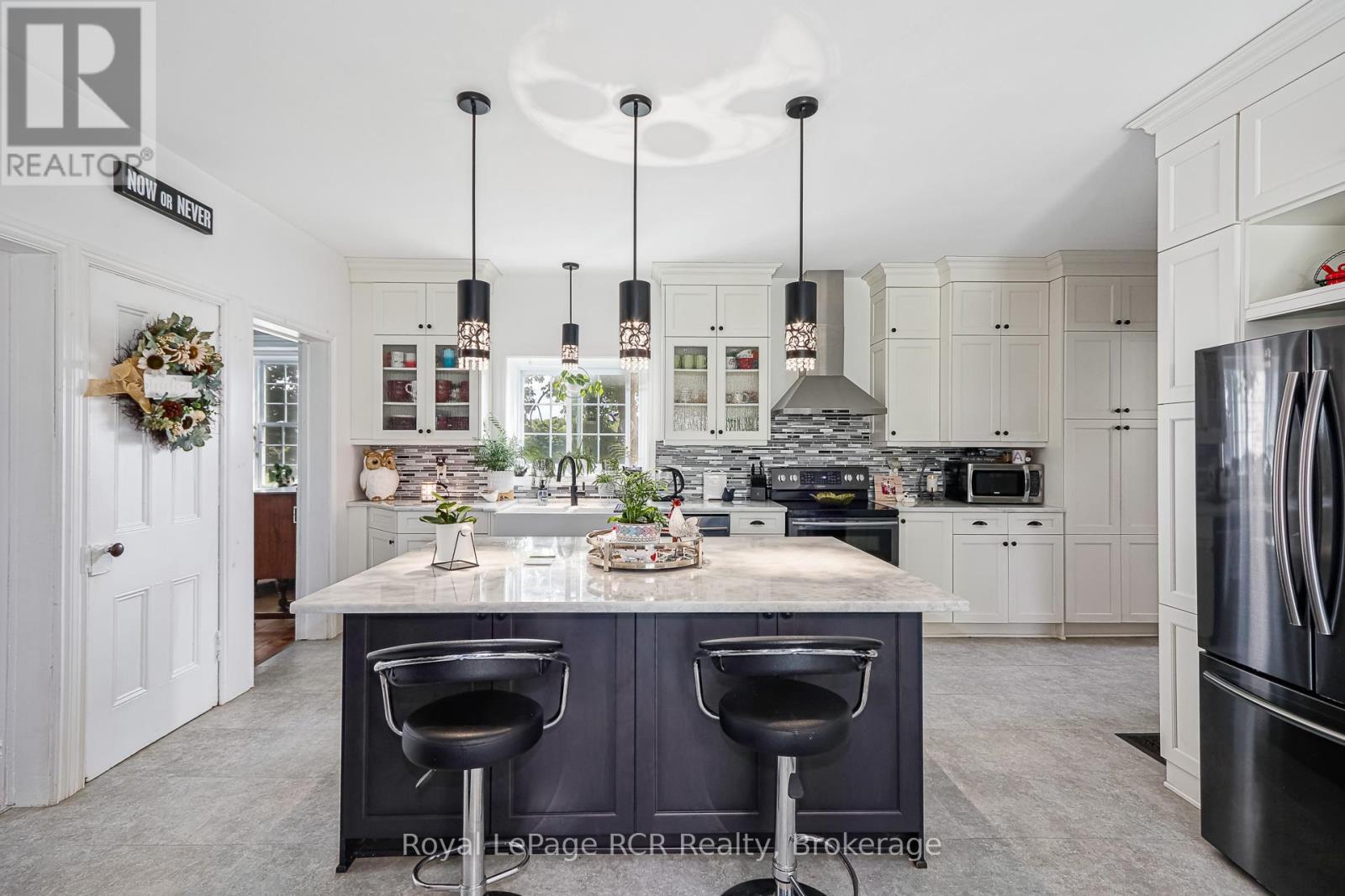 












268 FOX RIDGE ROAD

,
Grey Highlands,







Ontario
N0H1J0

