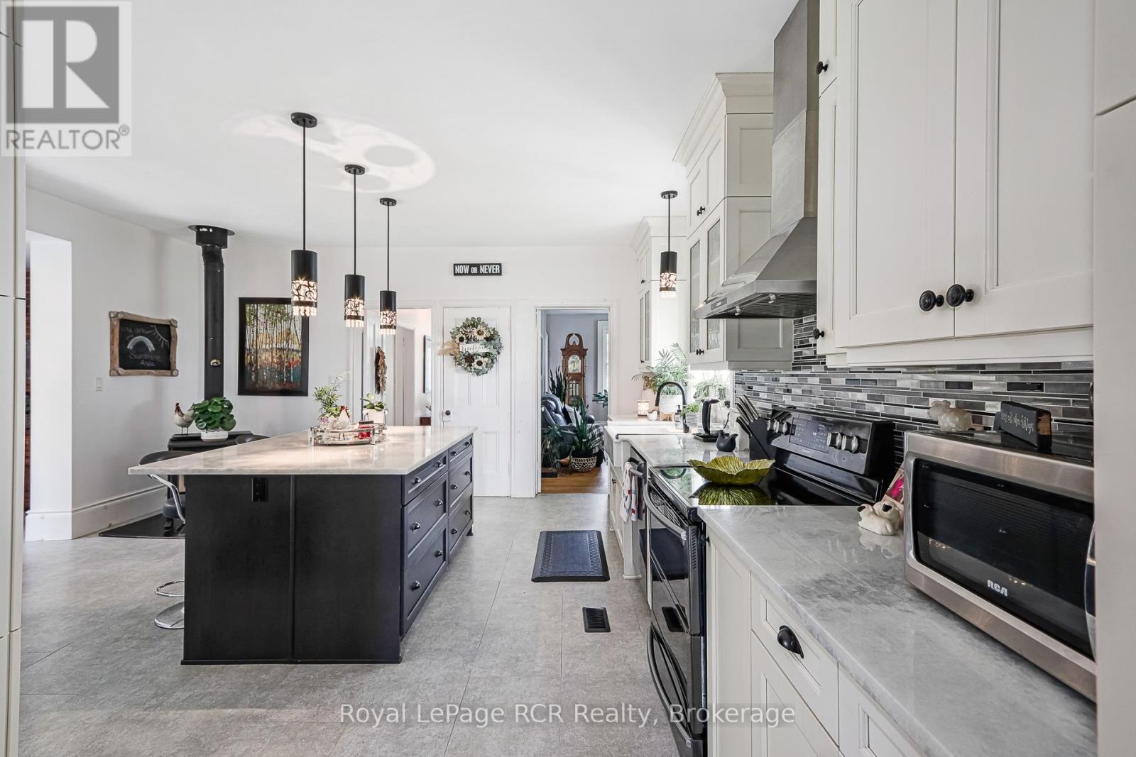 












268 FOX RIDGE ROAD

,
Grey Highlands,







Ontario
N0H1J0

