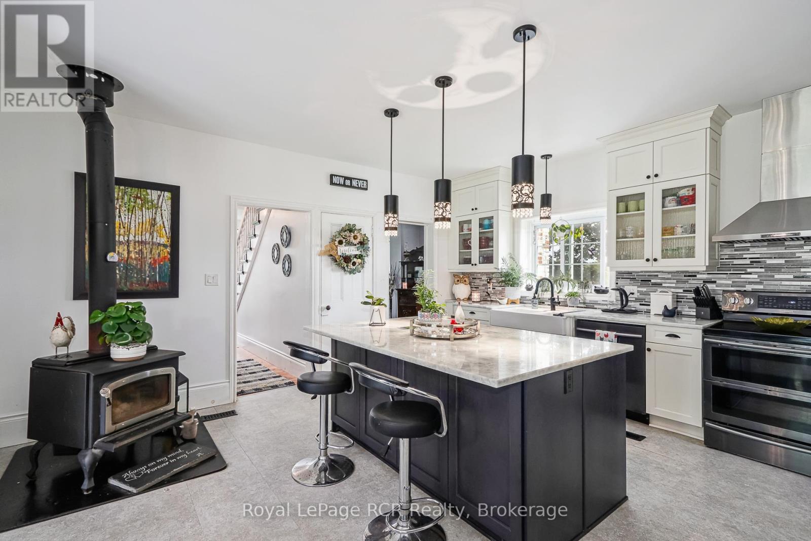












268 FOX RIDGE ROAD

,
Grey Highlands,







Ontario
N0H1J0

