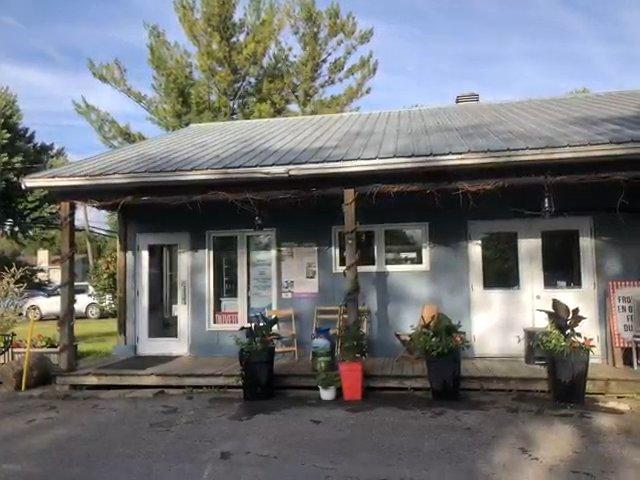 









4740Z


Boul. des Mille-Îles

,
Laval (Auteuil),







QC
H7J1A1

