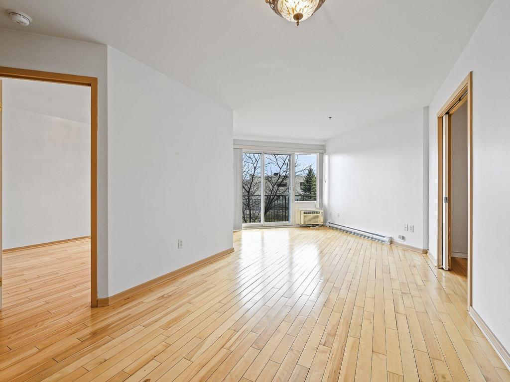 









445


Av. Ste-Croix

, 207,
Montréal (Saint-Laurent),




QC
H4L5P3

