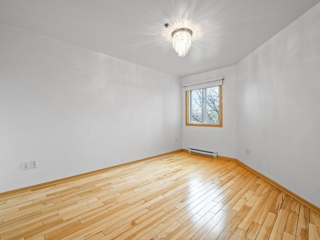 









445


Av. Ste-Croix

, 207,
Montréal (Saint-Laurent),




QC
H4L5P3

