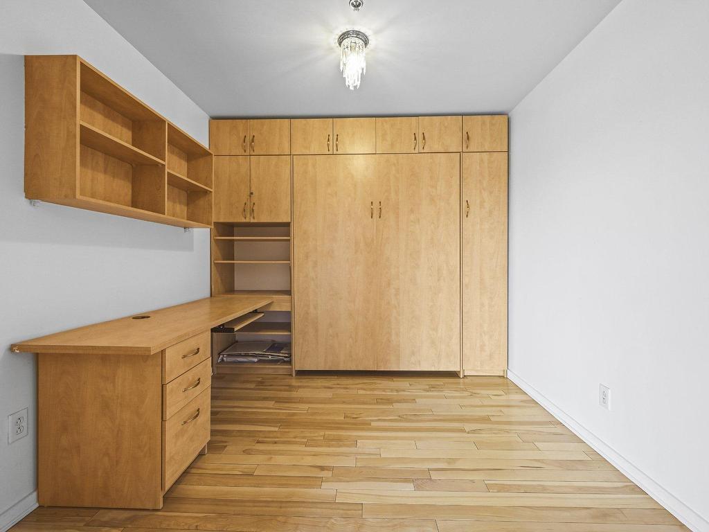 









445


Av. Ste-Croix

, 207,
Montréal (Saint-Laurent),




QC
H4L5P3

