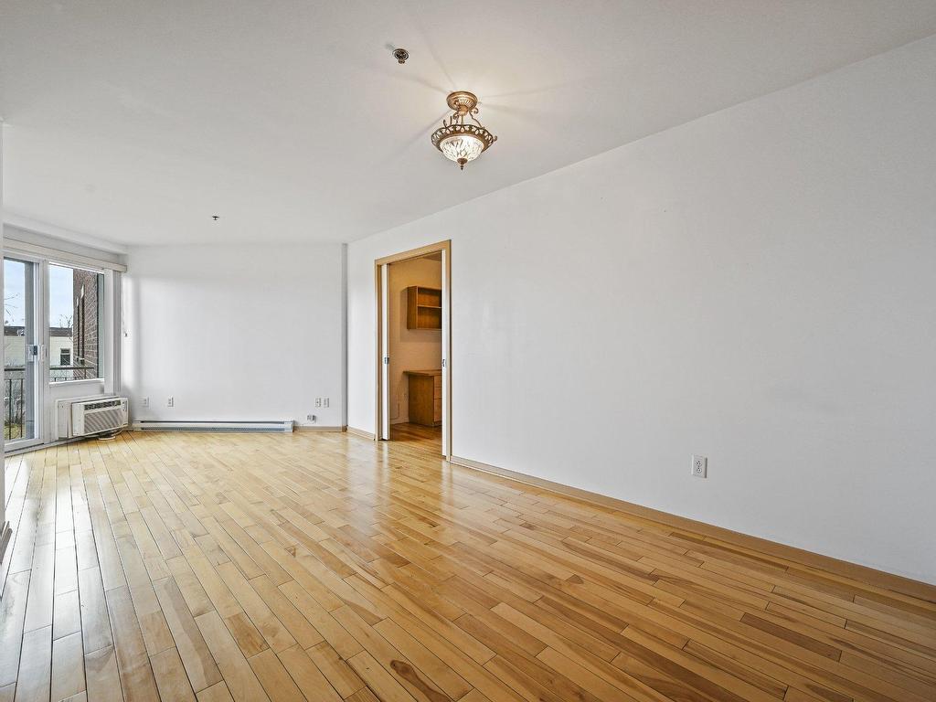 









445


Av. Ste-Croix

, 207,
Montréal (Saint-Laurent),




QC
H4L5P3

