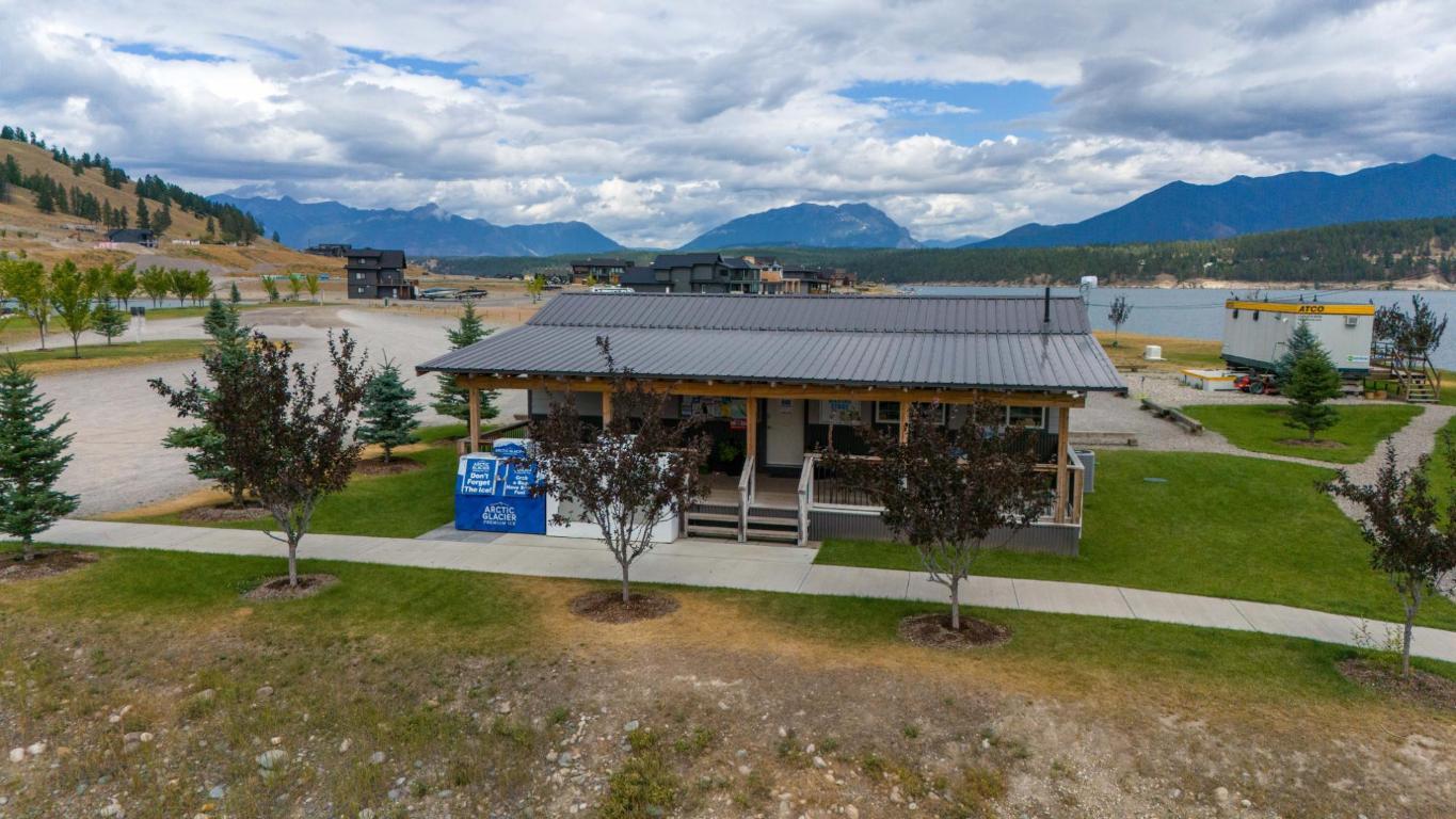 









1717


KOOCANUSA LAKE

Drive,
Koocanusa West,




BC
V0B 1T4

