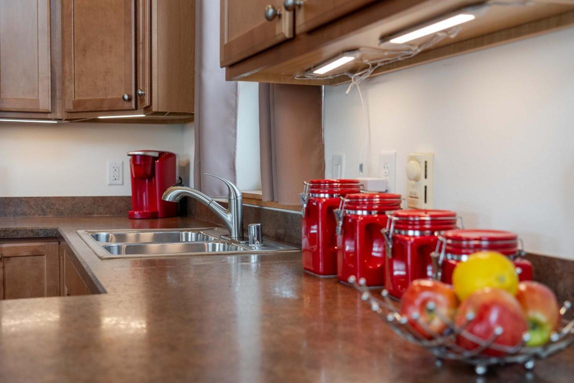 









1717


KOOCANUSA LAKE

Drive,
Koocanusa West,




BC
V0B 1T4

