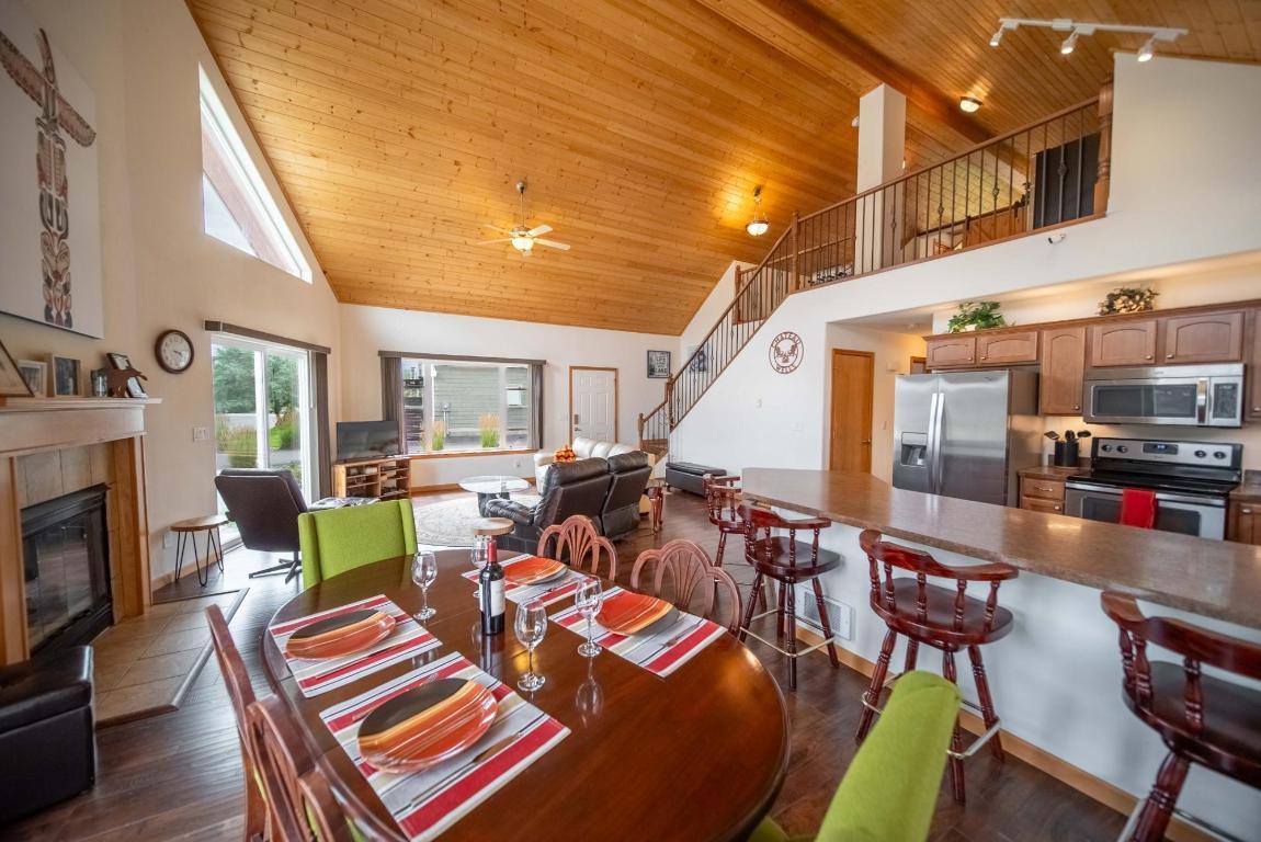 









1717


KOOCANUSA LAKE

Drive,
Koocanusa West,




BC
V0B 1T4

