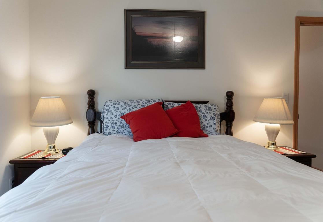 









1717


KOOCANUSA LAKE

Drive,
Koocanusa West,




BC
V0B 1T4

