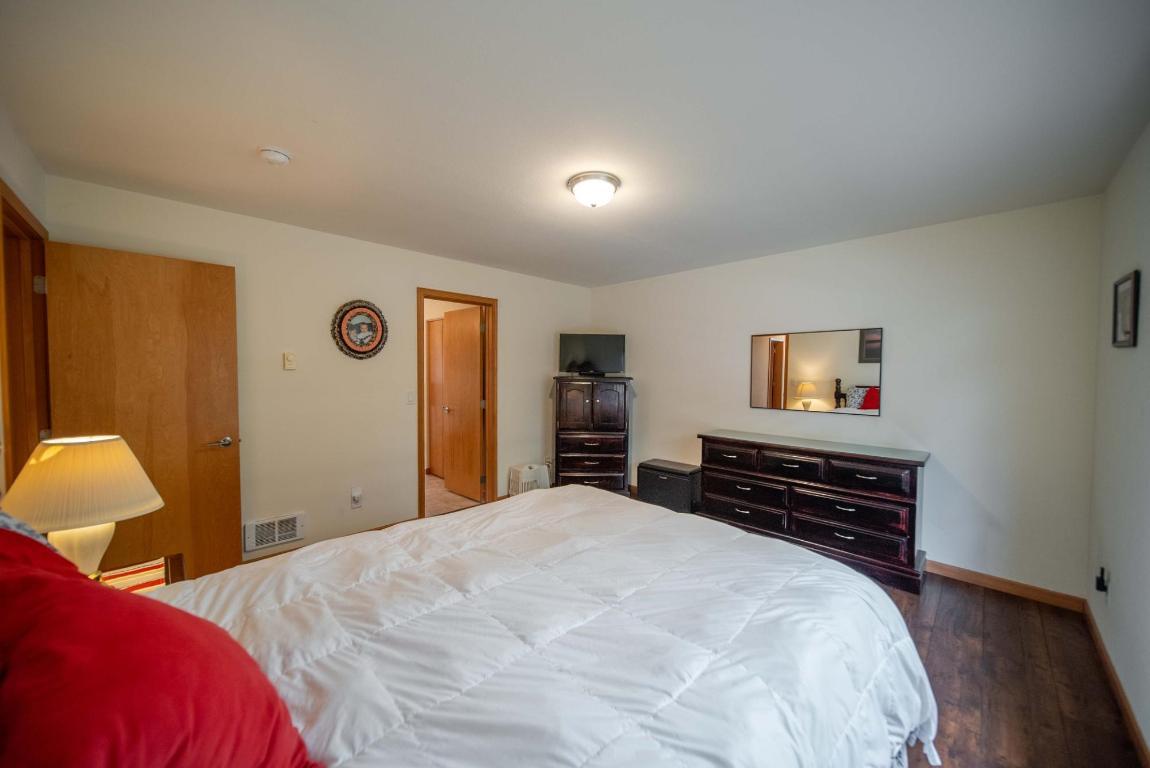 









1717


KOOCANUSA LAKE

Drive,
Koocanusa West,




BC
V0B 1T4

