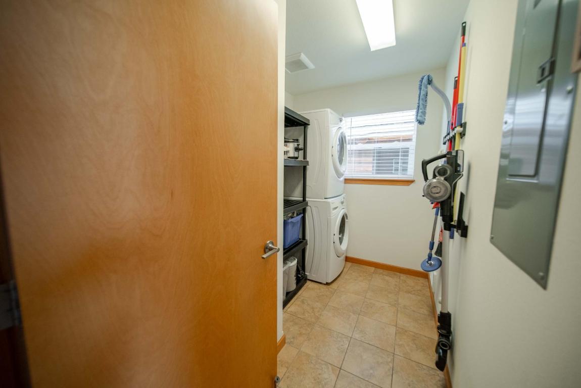 









1717


KOOCANUSA LAKE

Drive,
Koocanusa West,




BC
V0B 1T4

