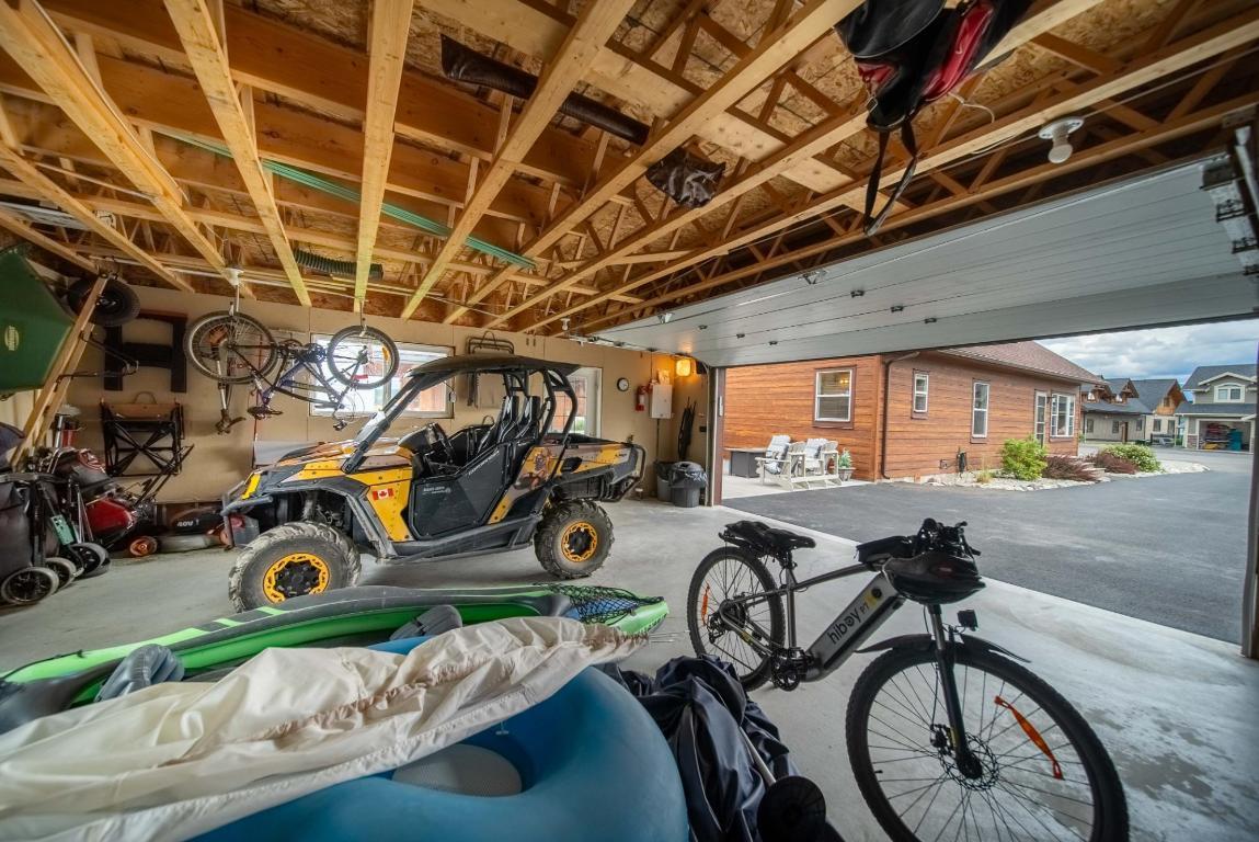 









1717


KOOCANUSA LAKE

Drive,
Koocanusa West,




BC
V0B 1T4


