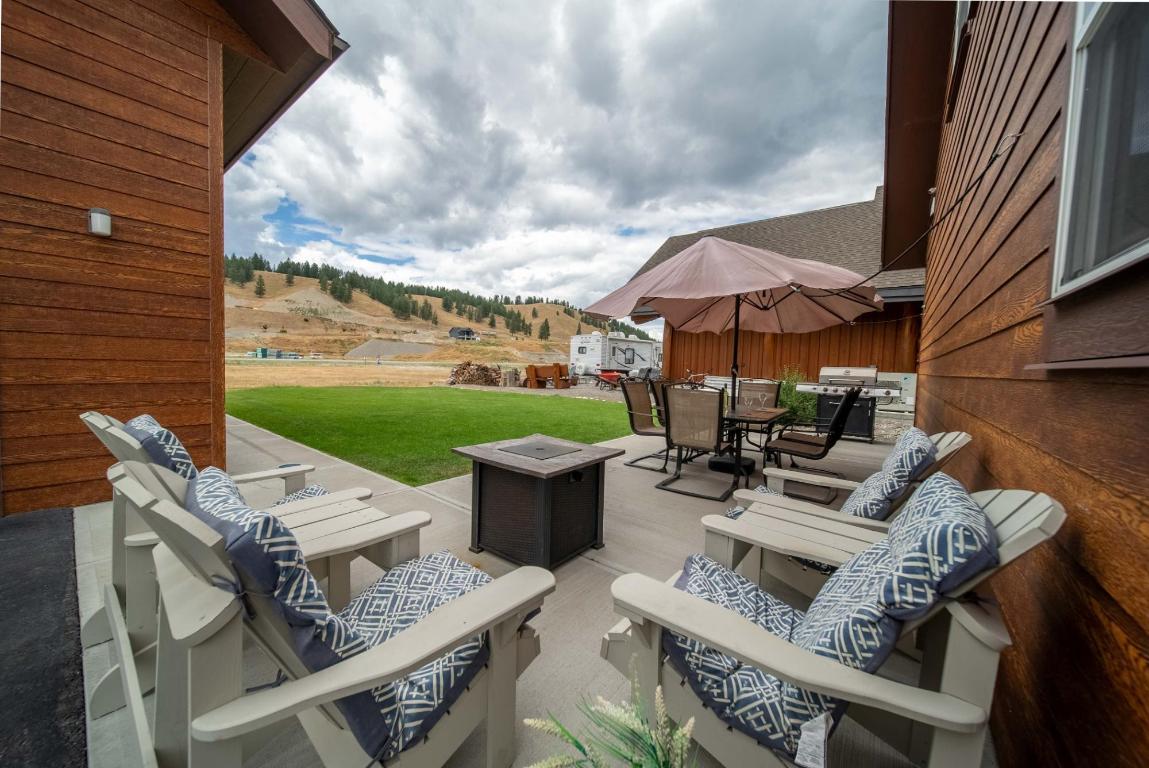 









1717


KOOCANUSA LAKE

Drive,
Koocanusa West,




BC
V0B 1T4

