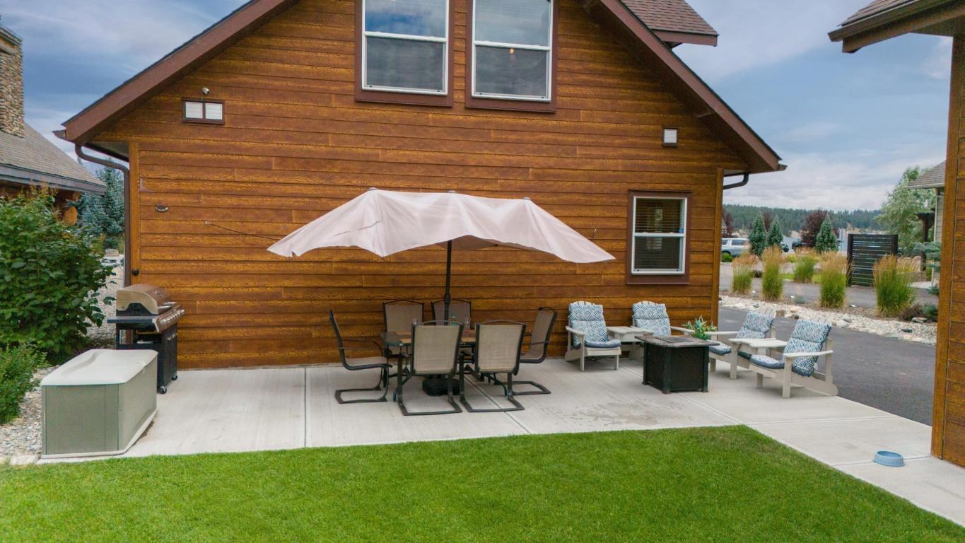 









1717


KOOCANUSA LAKE

Drive,
Koocanusa West,




BC
V0B 1T4

