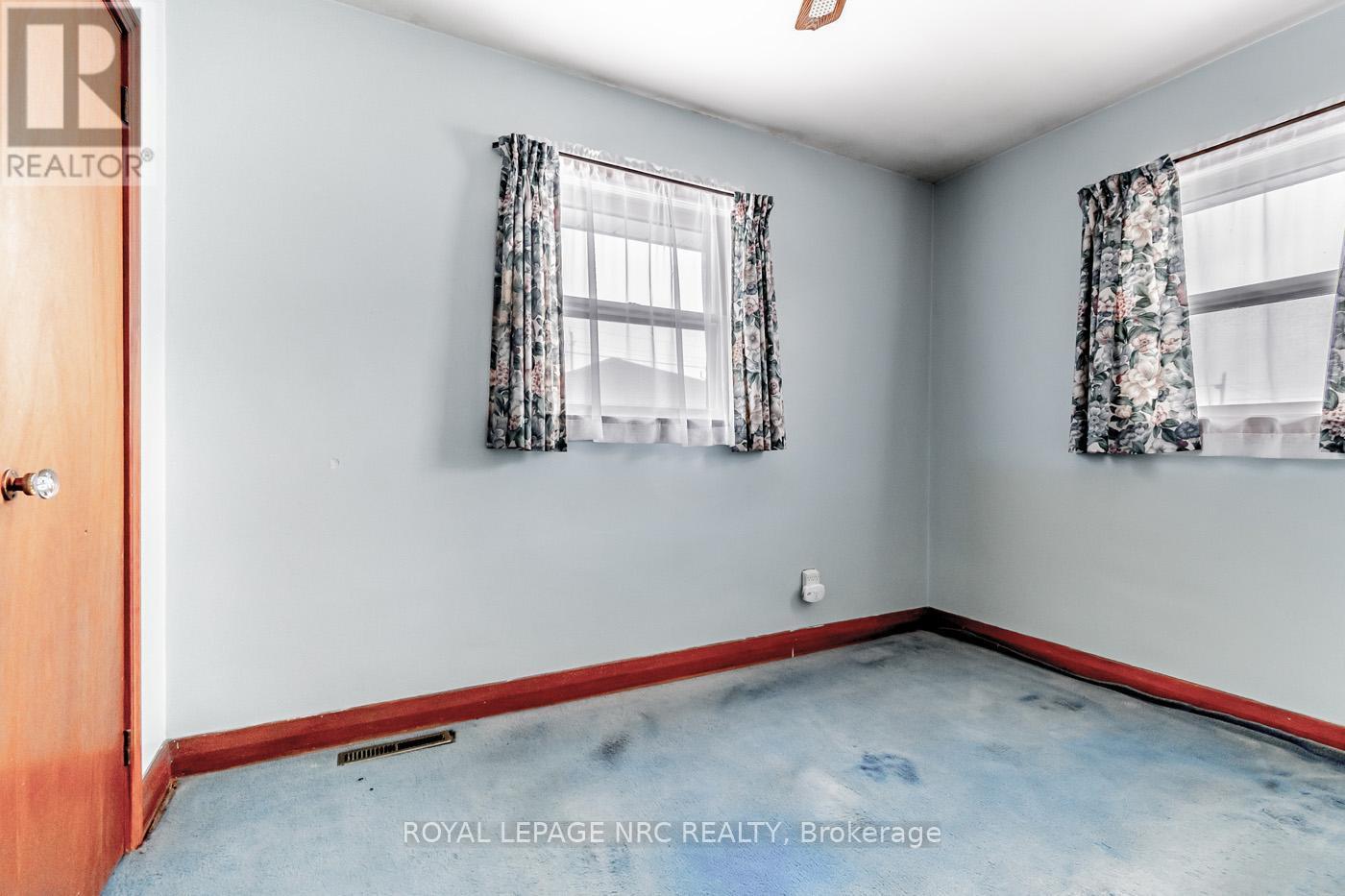 












664 DAVID STREET

,
Welland (Lincoln/Crowland),




Ontario
L3B2B9

