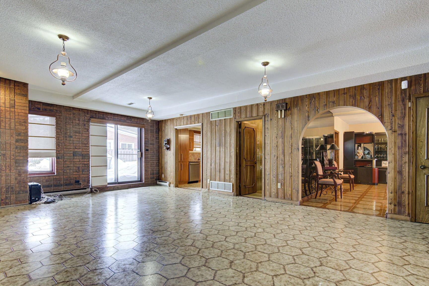 









12040


Rue Jasmin

,
Montréal (Ahuntsic-Cartierville),




QC
H4K1V7

