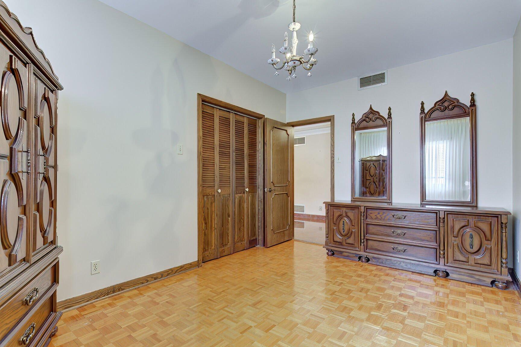 









12040


Rue Jasmin

,
Montréal (Ahuntsic-Cartierville),




QC
H4K1V7

