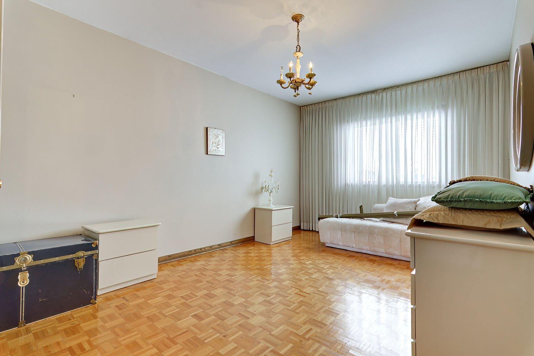 









12040


Rue Jasmin

,
Montréal (Ahuntsic-Cartierville),




QC
H4K1V7

