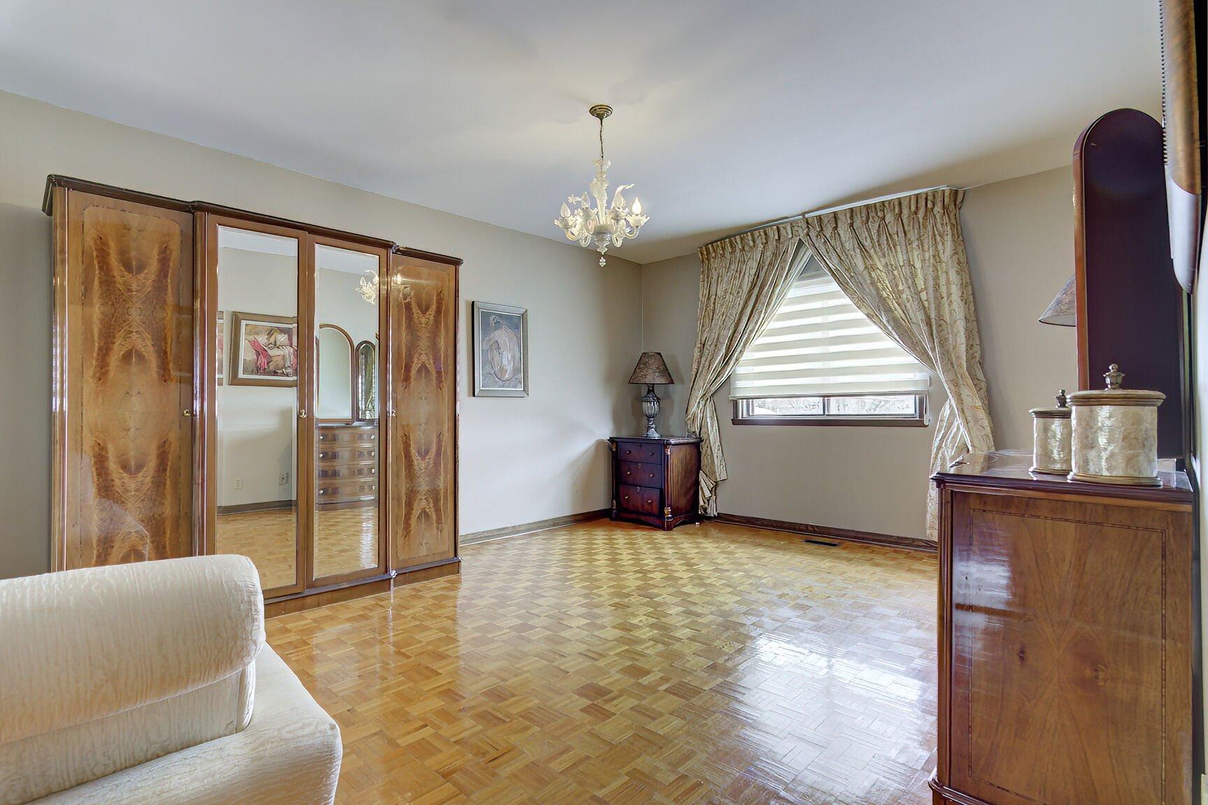 









12040


Rue Jasmin

,
Montréal (Ahuntsic-Cartierville),




QC
H4K1V7

