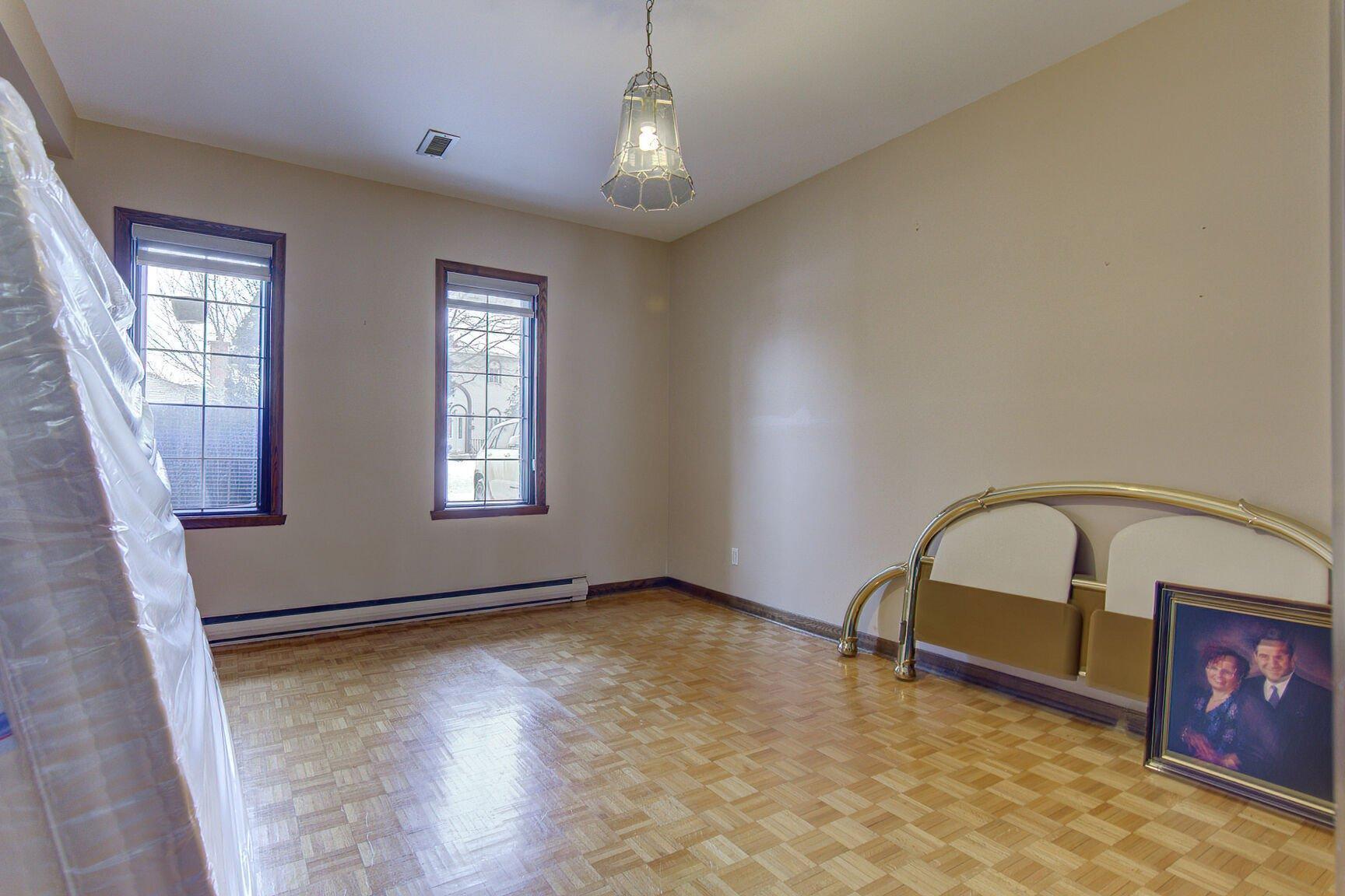 









12040


Rue Jasmin

,
Montréal (Ahuntsic-Cartierville),




QC
H4K1V7

