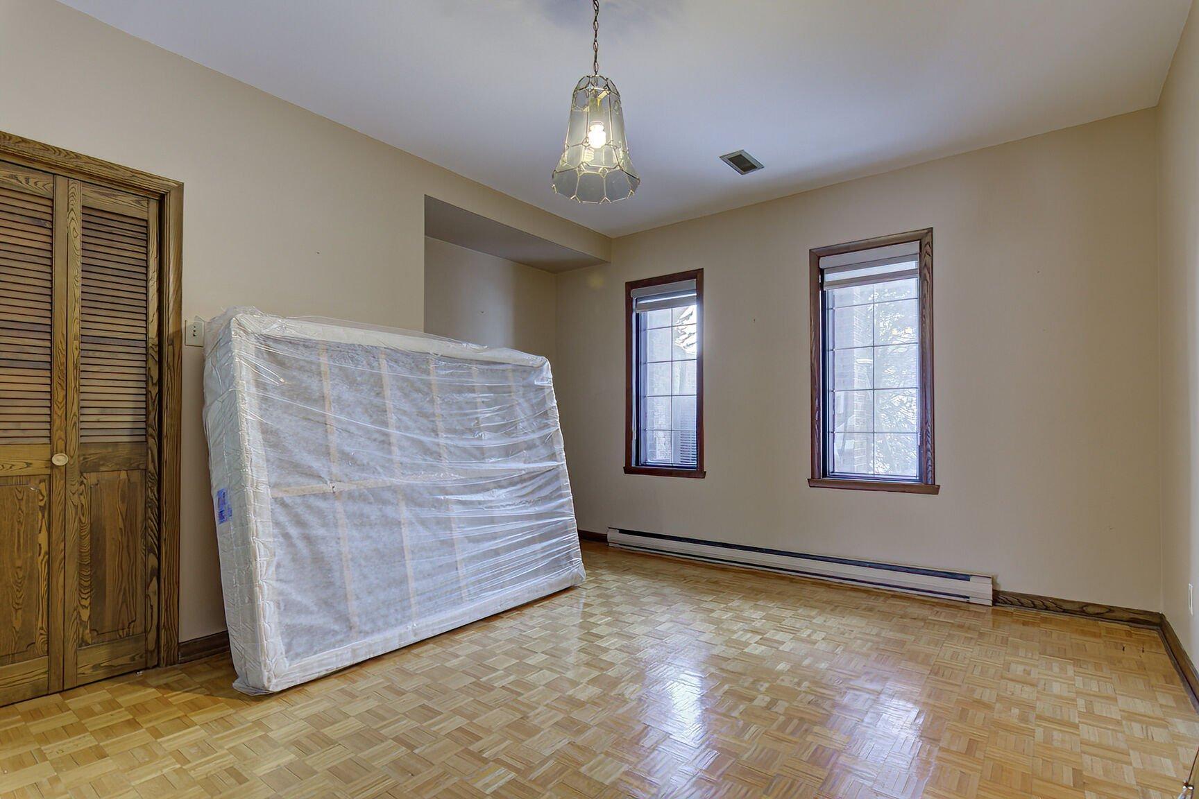 









12040


Rue Jasmin

,
Montréal (Ahuntsic-Cartierville),




QC
H4K1V7

