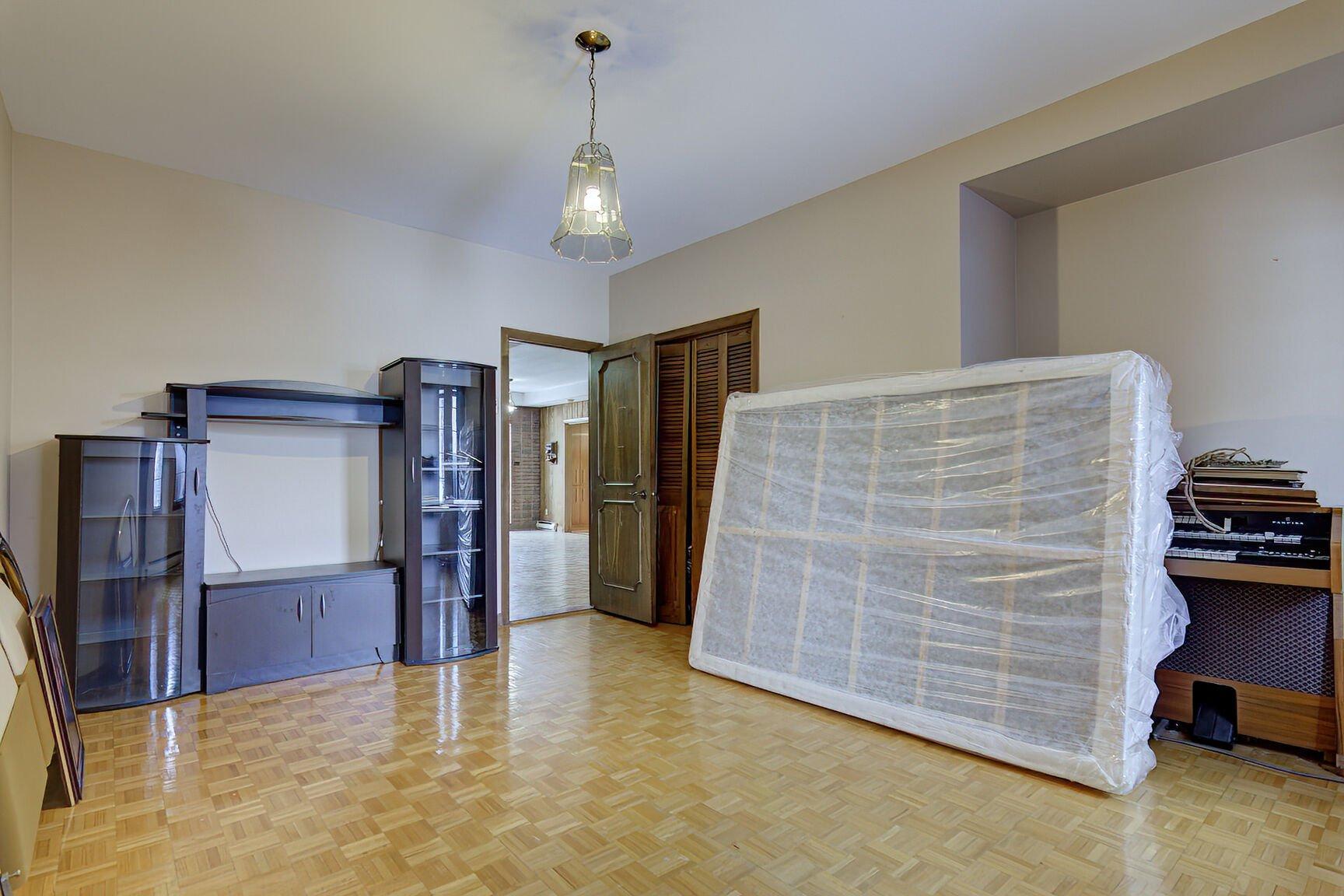 









12040


Rue Jasmin

,
Montréal (Ahuntsic-Cartierville),




QC
H4K1V7

