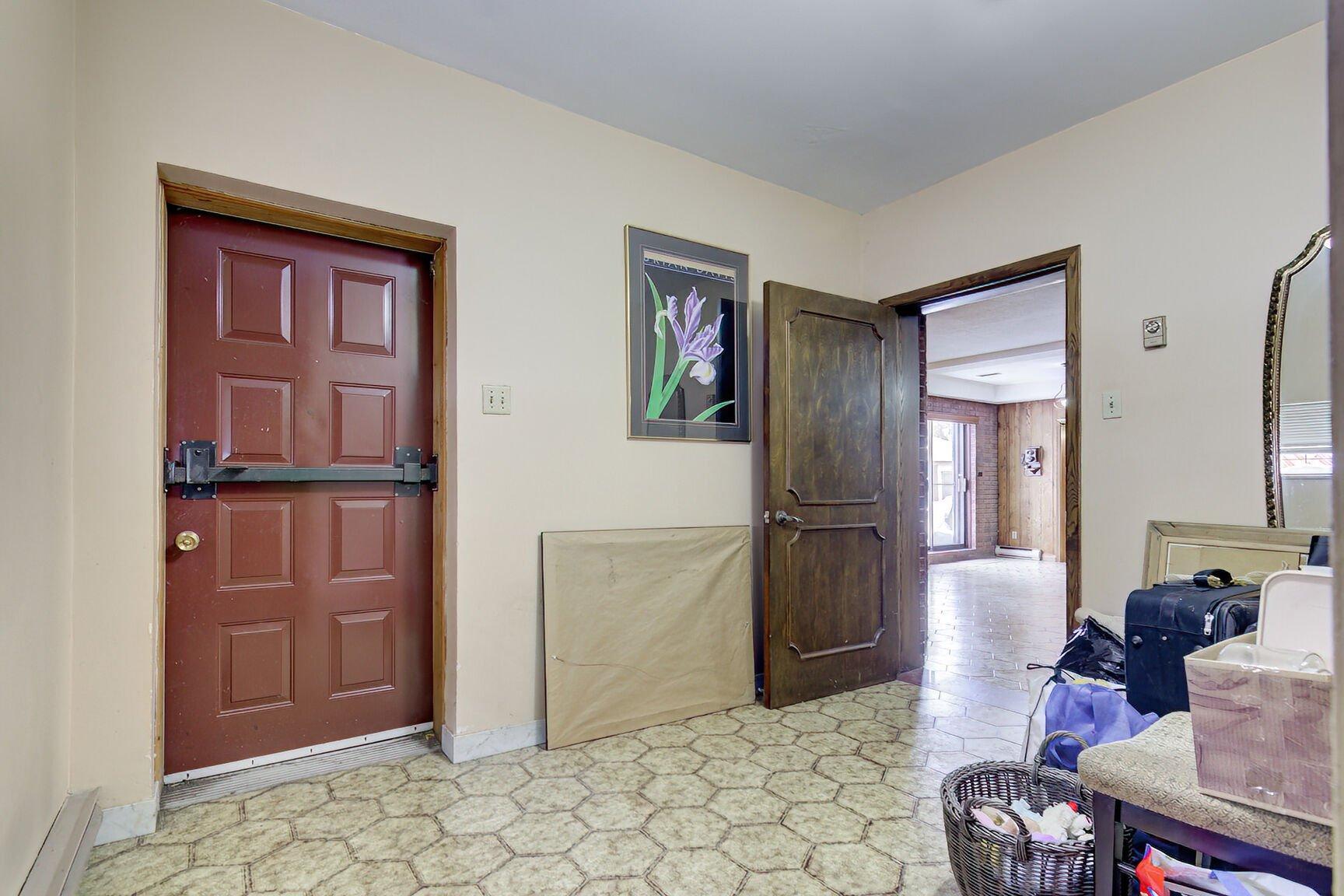 









12040


Rue Jasmin

,
Montréal (Ahuntsic-Cartierville),




QC
H4K1V7

