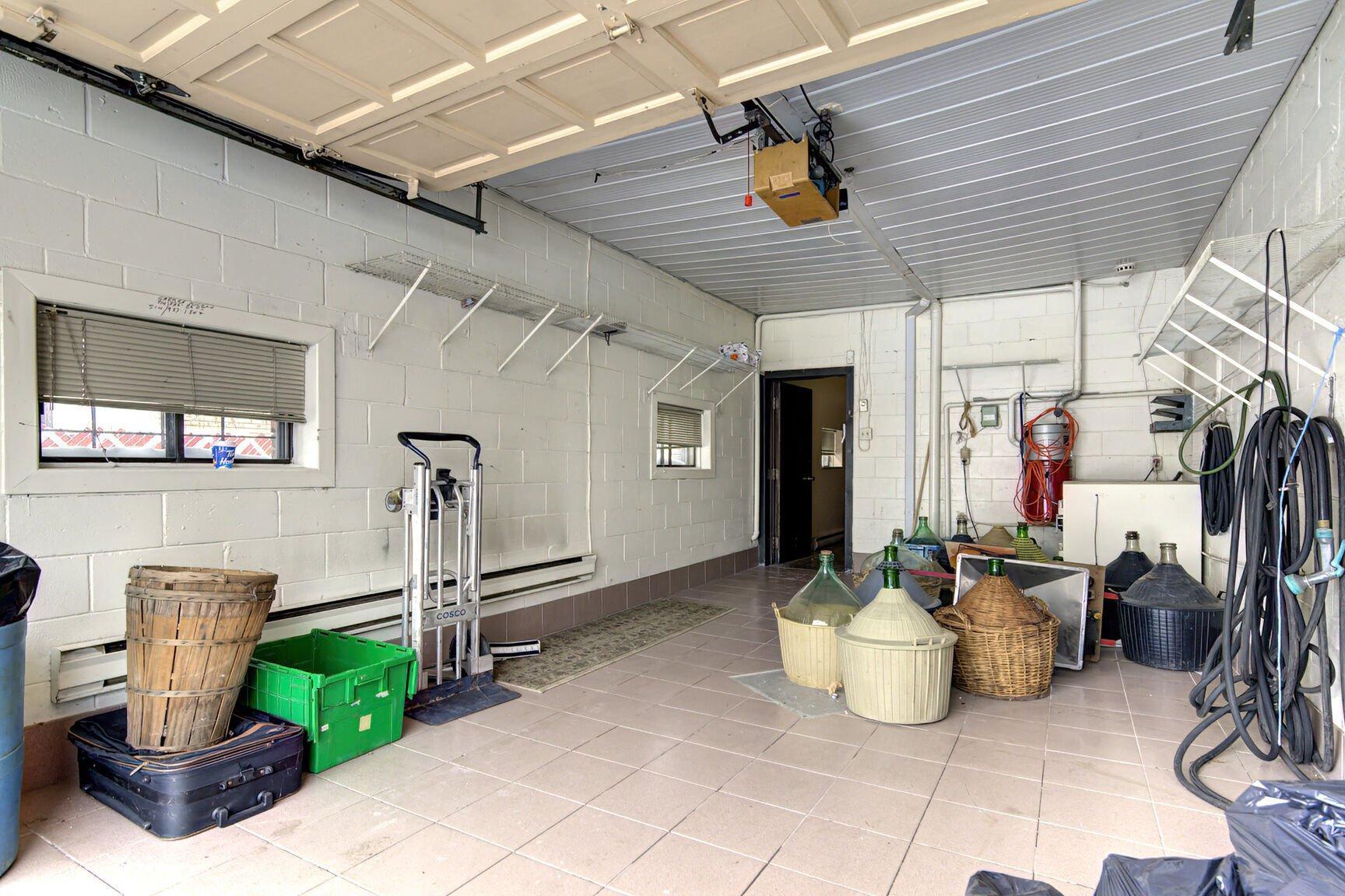 









12040


Rue Jasmin

,
Montréal (Ahuntsic-Cartierville),




QC
H4K1V7

