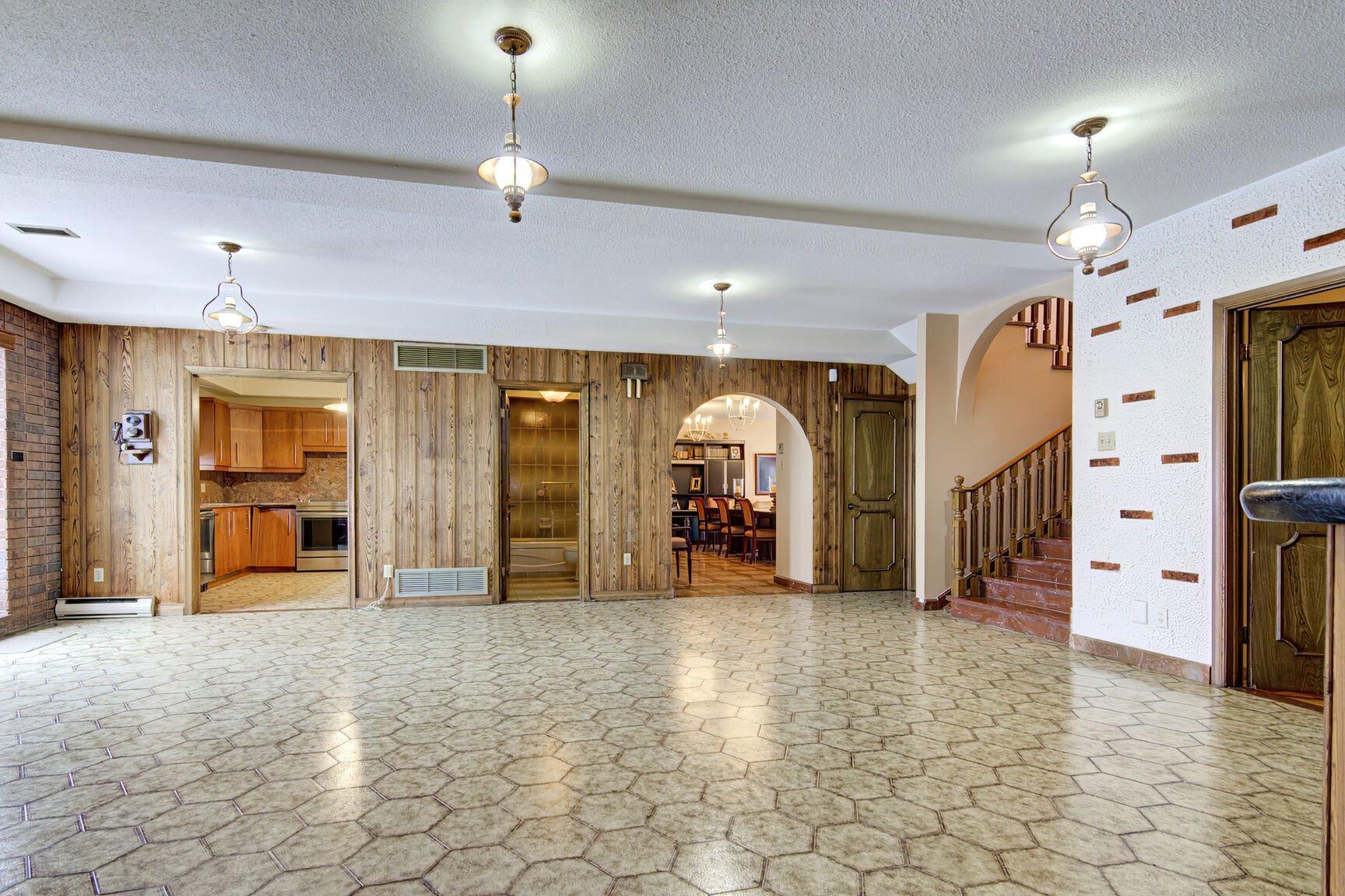 









12040


Rue Jasmin

,
Montréal (Ahuntsic-Cartierville),




QC
H4K1V7

