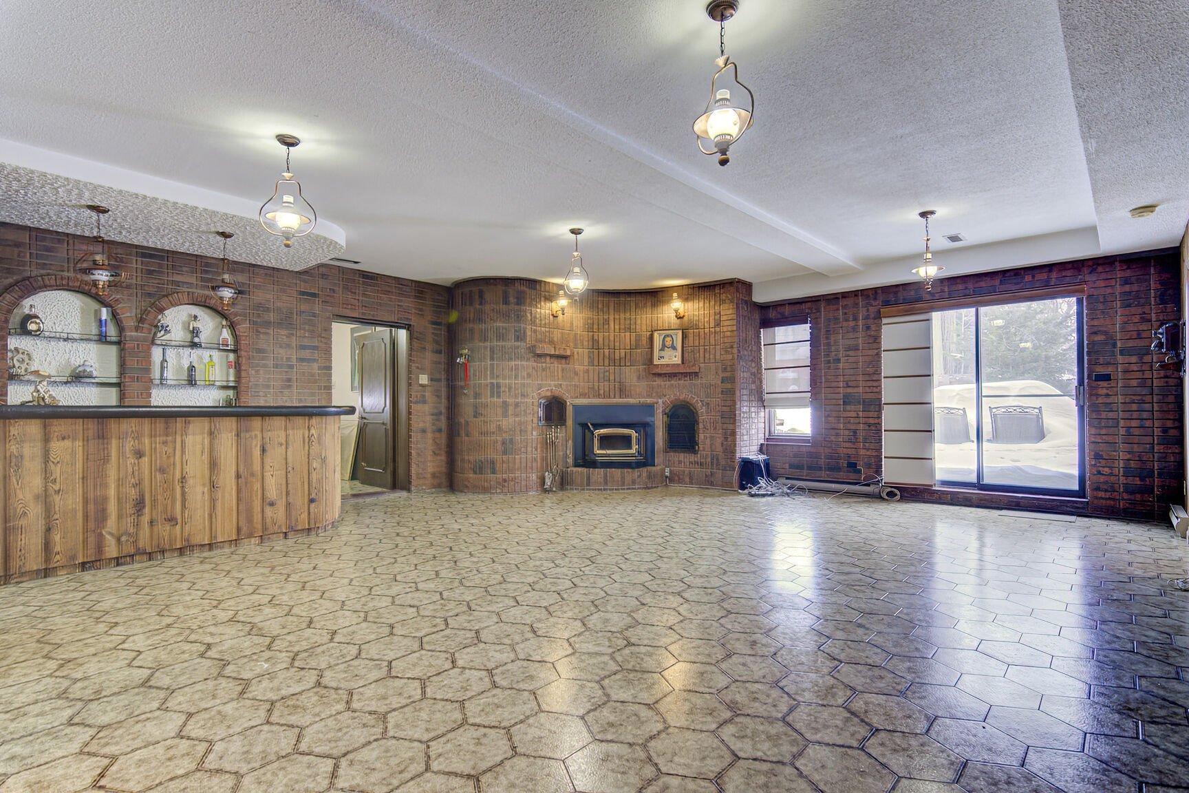 









12040


Rue Jasmin

,
Montréal (Ahuntsic-Cartierville),




QC
H4K1V7

