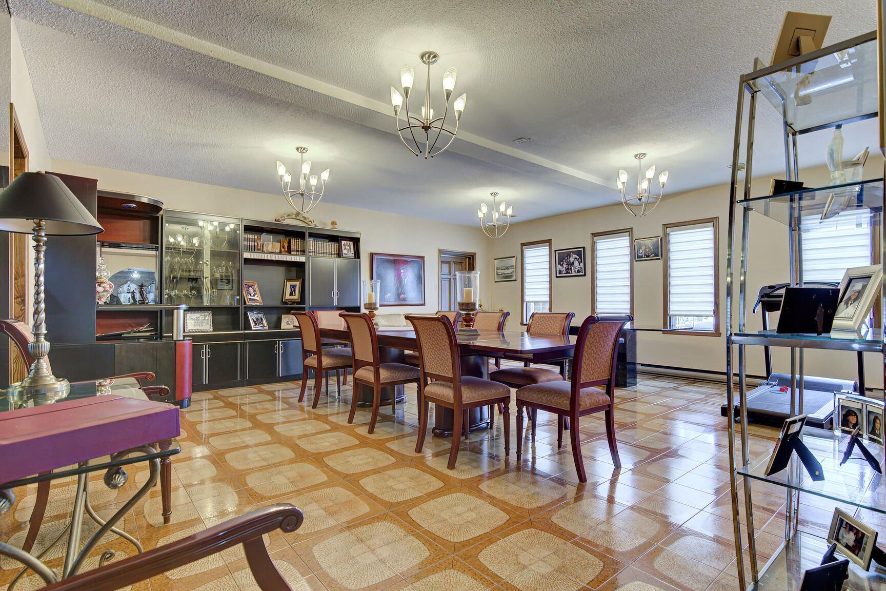 









12040


Rue Jasmin

,
Montréal (Ahuntsic-Cartierville),




QC
H4K1V7

