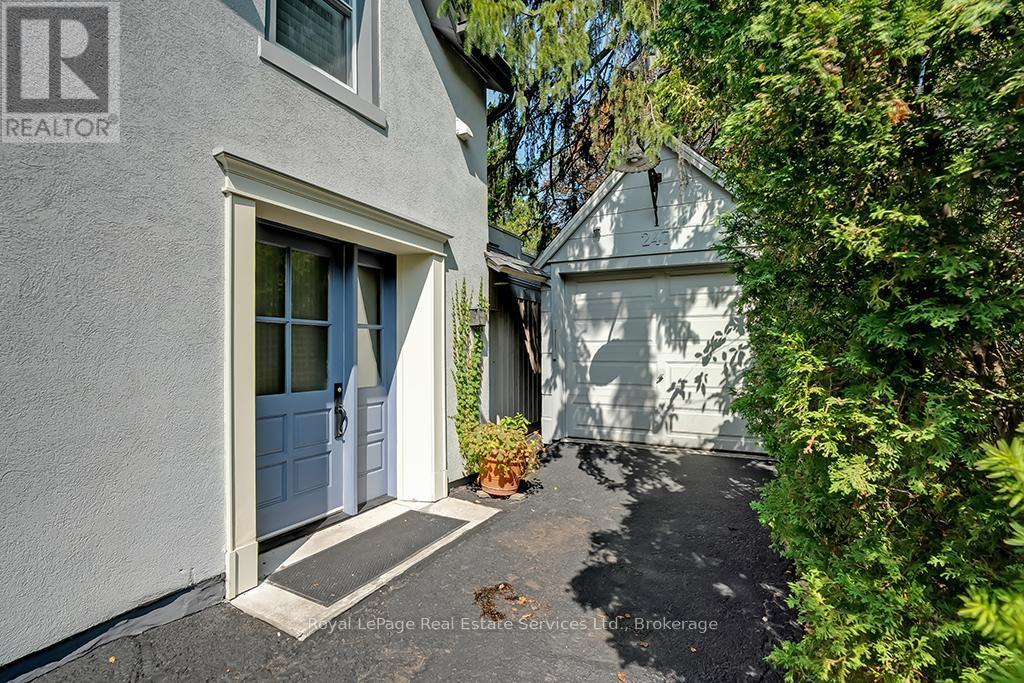 












247 TRAFALGAR ROAD

,
Oakville (OO Old Oakville),




Ontario
L6J3H1

