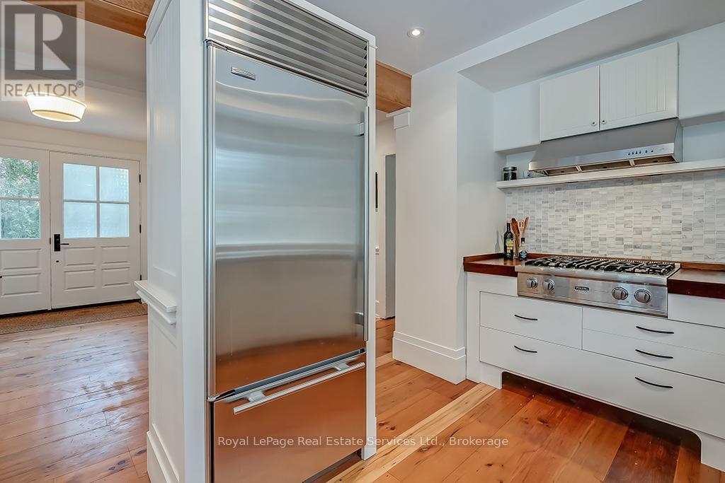 












247 TRAFALGAR ROAD

,
Oakville (OO Old Oakville),




Ontario
L6J3H1

