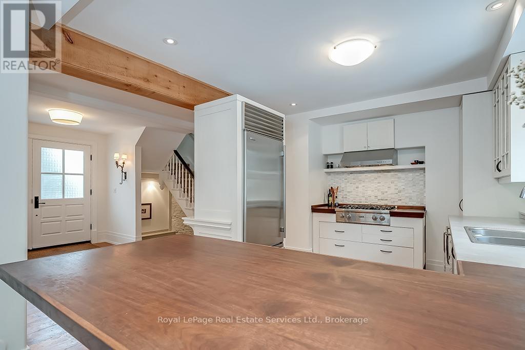 












247 TRAFALGAR ROAD

,
Oakville (OO Old Oakville),




Ontario
L6J3H1

