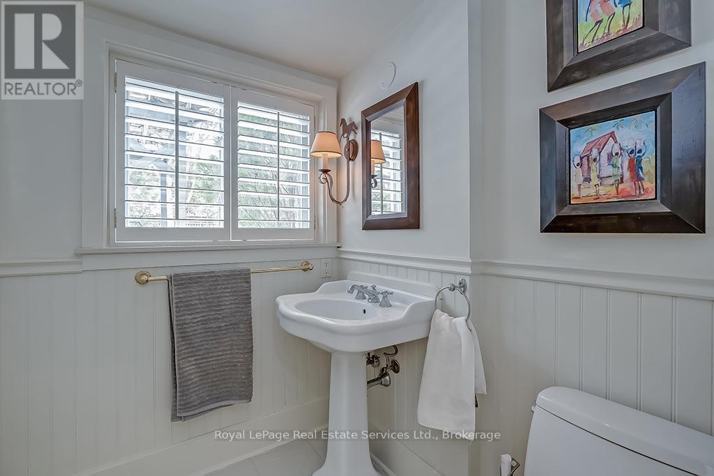 












247 TRAFALGAR ROAD

,
Oakville (OO Old Oakville),




Ontario
L6J3H1

