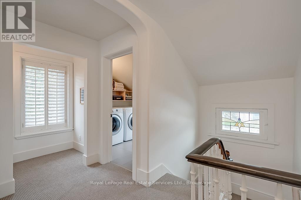 












247 TRAFALGAR ROAD

,
Oakville (OO Old Oakville),




Ontario
L6J3H1

