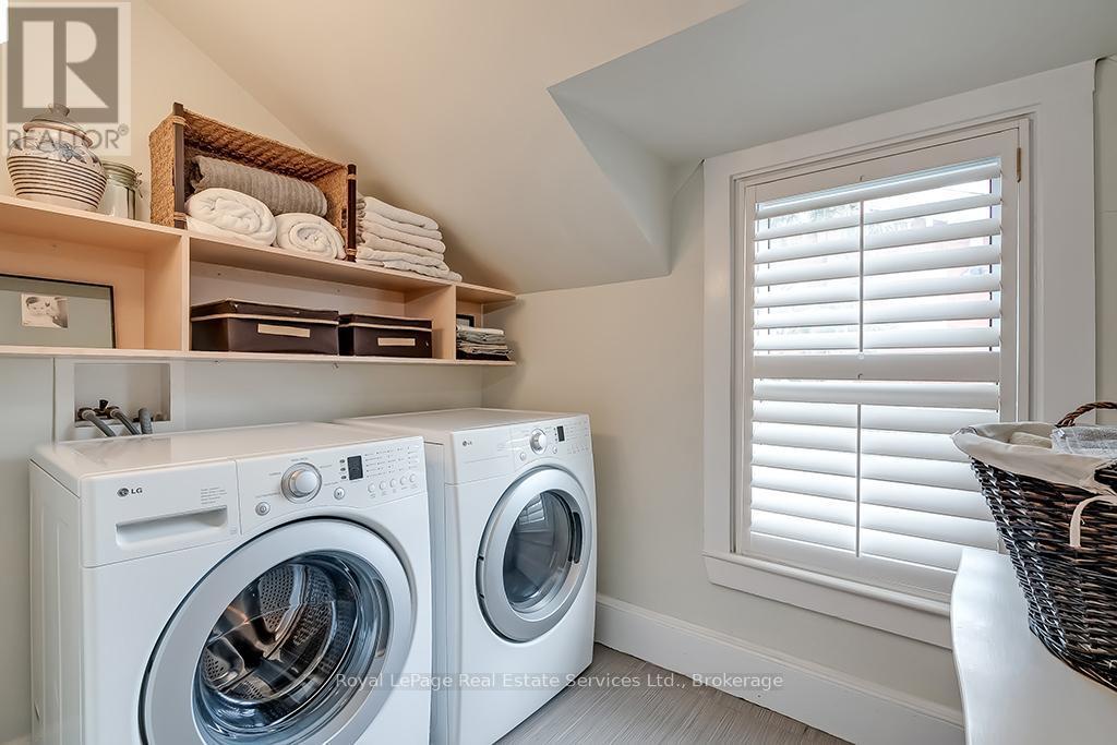 












247 TRAFALGAR ROAD

,
Oakville (OO Old Oakville),




Ontario
L6J3H1

