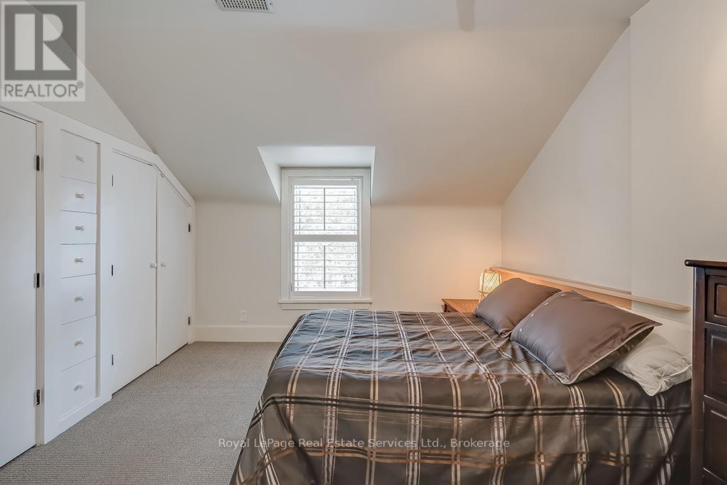 












247 TRAFALGAR ROAD

,
Oakville (OO Old Oakville),




Ontario
L6J3H1


