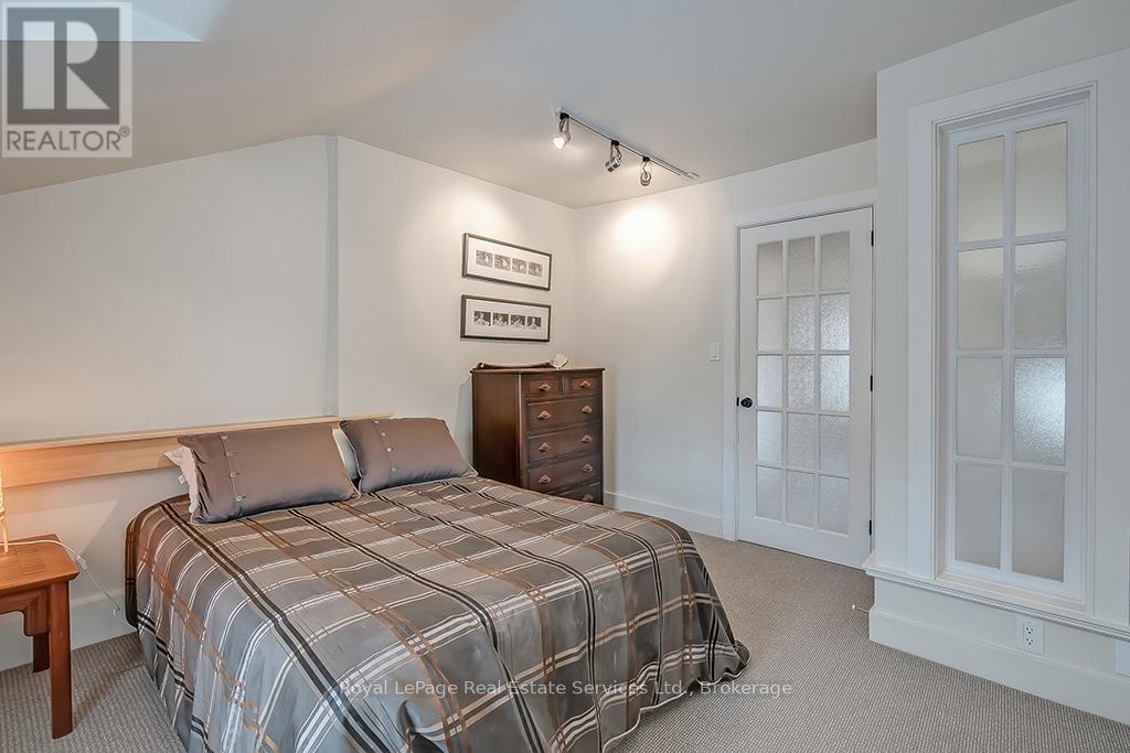 












247 TRAFALGAR ROAD

,
Oakville (OO Old Oakville),




Ontario
L6J3H1

